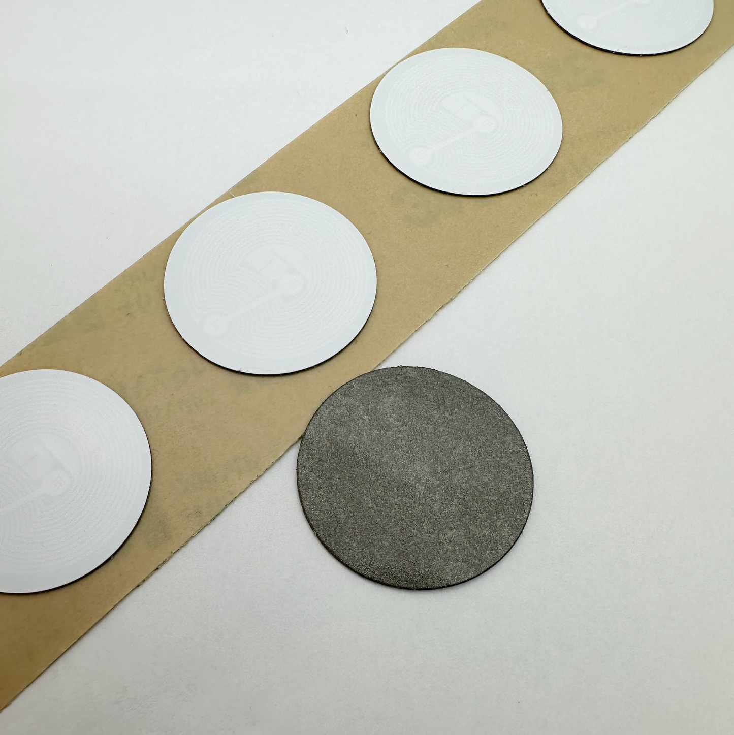 NFCタグシール 円形 白25mm 金属対応